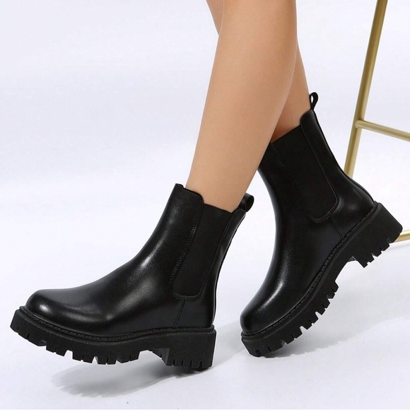 NWT Winter Boots - Picture 2 of 5